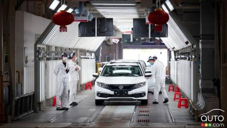 Carmakers Plan Gradual Reopening of Auto Plants